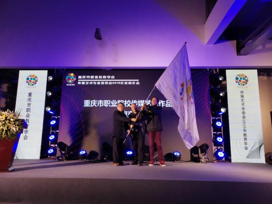 说明: 交接旗 说明: 交接旗